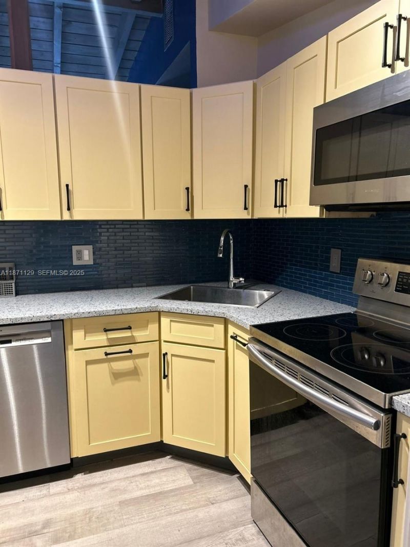 881 SW 49th Ter, Plantation, FL 33317 Photo