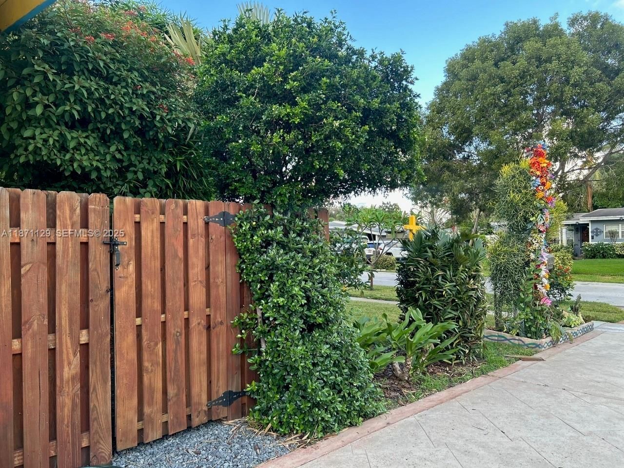 881 SW 49th Ter, Plantation, FL 33317 Photo