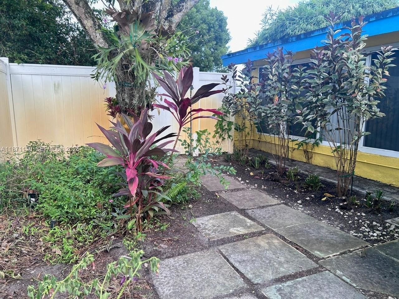 881 SW 49th Ter, Plantation, FL 33317 Photo