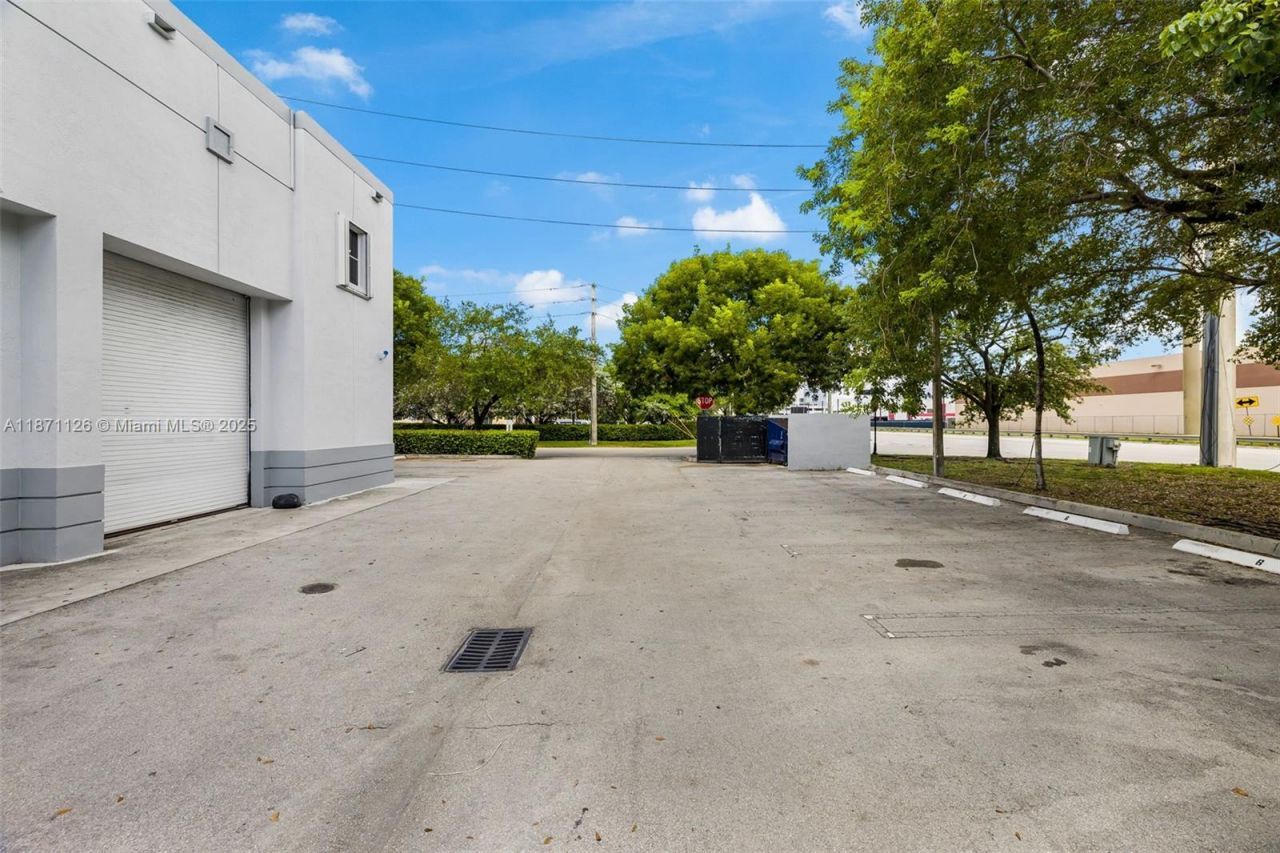 2451 NW 109th Ave, Unit 6, Sweetwater, FL 33172 Photo