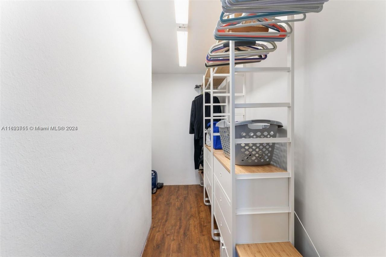 1080 94th St, Unit 612, Bay Harbor Islands, FL 33154 Photo