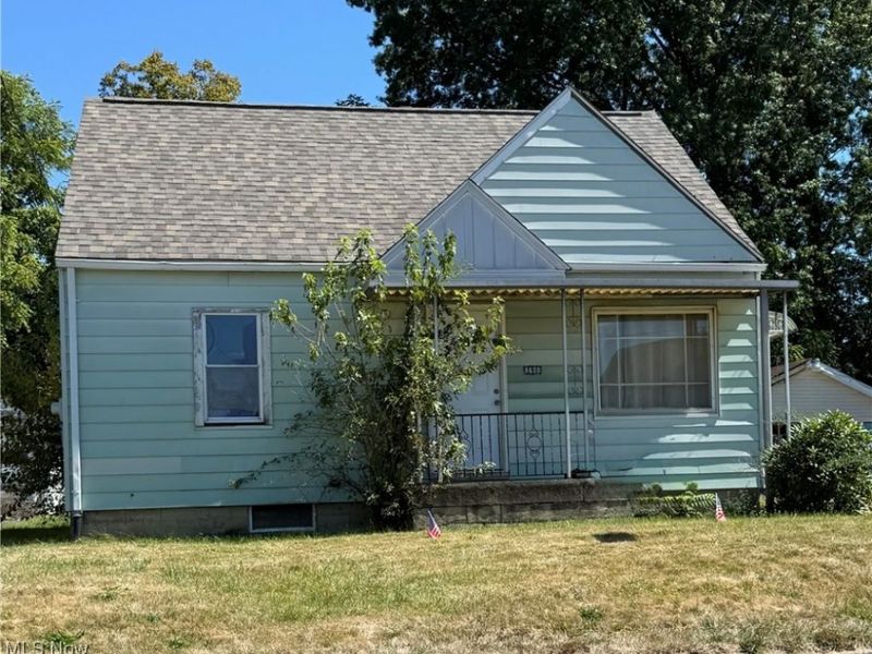 1630 Bonnie Brae Avenue NE, Warren, OH 44483 Photo 1