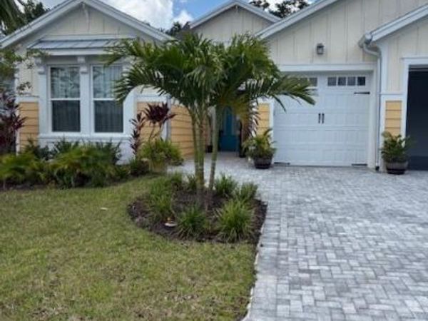 100 Hang Loose Way, Daytona Beach, FL 32124