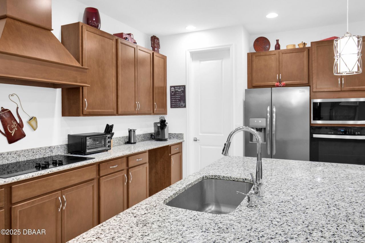 100 Hang Loose Way, Daytona Beach, FL 32124 Photo