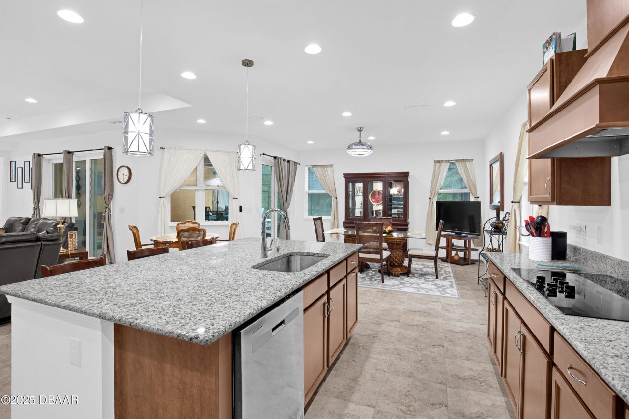 100 Hang Loose Way, Daytona Beach, FL 32124 Photo