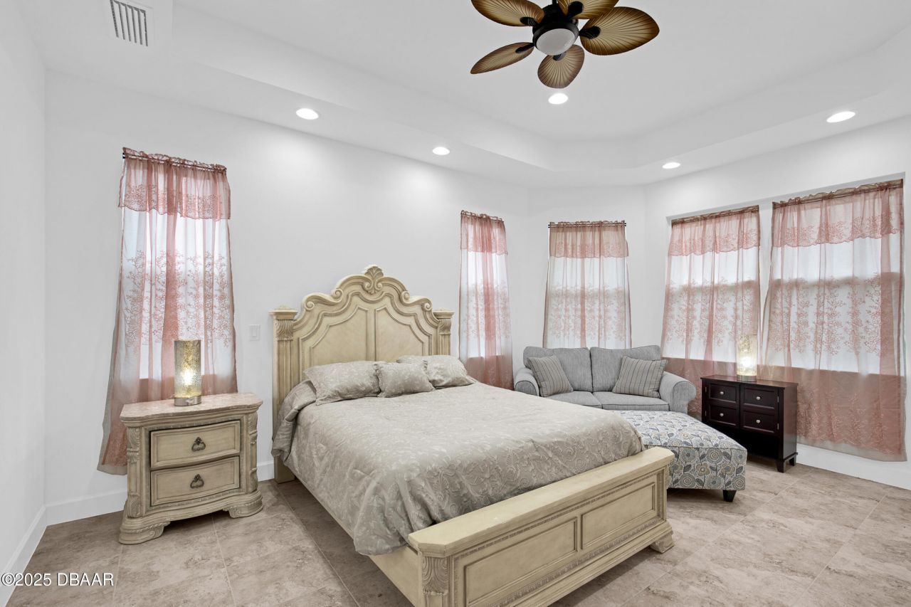 100 Hang Loose Way, Daytona Beach, FL 32124 Photo