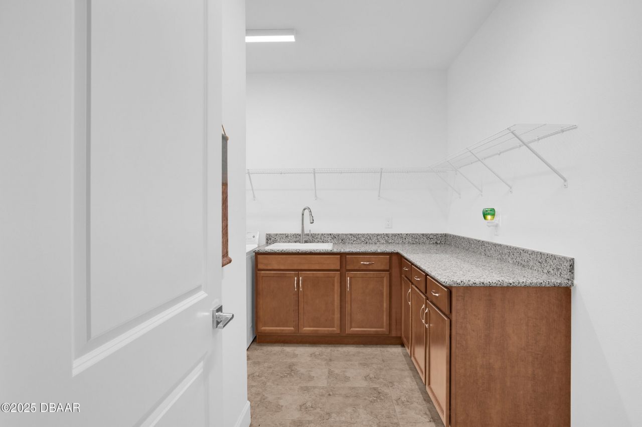 100 Hang Loose Way, Daytona Beach, FL 32124 Photo