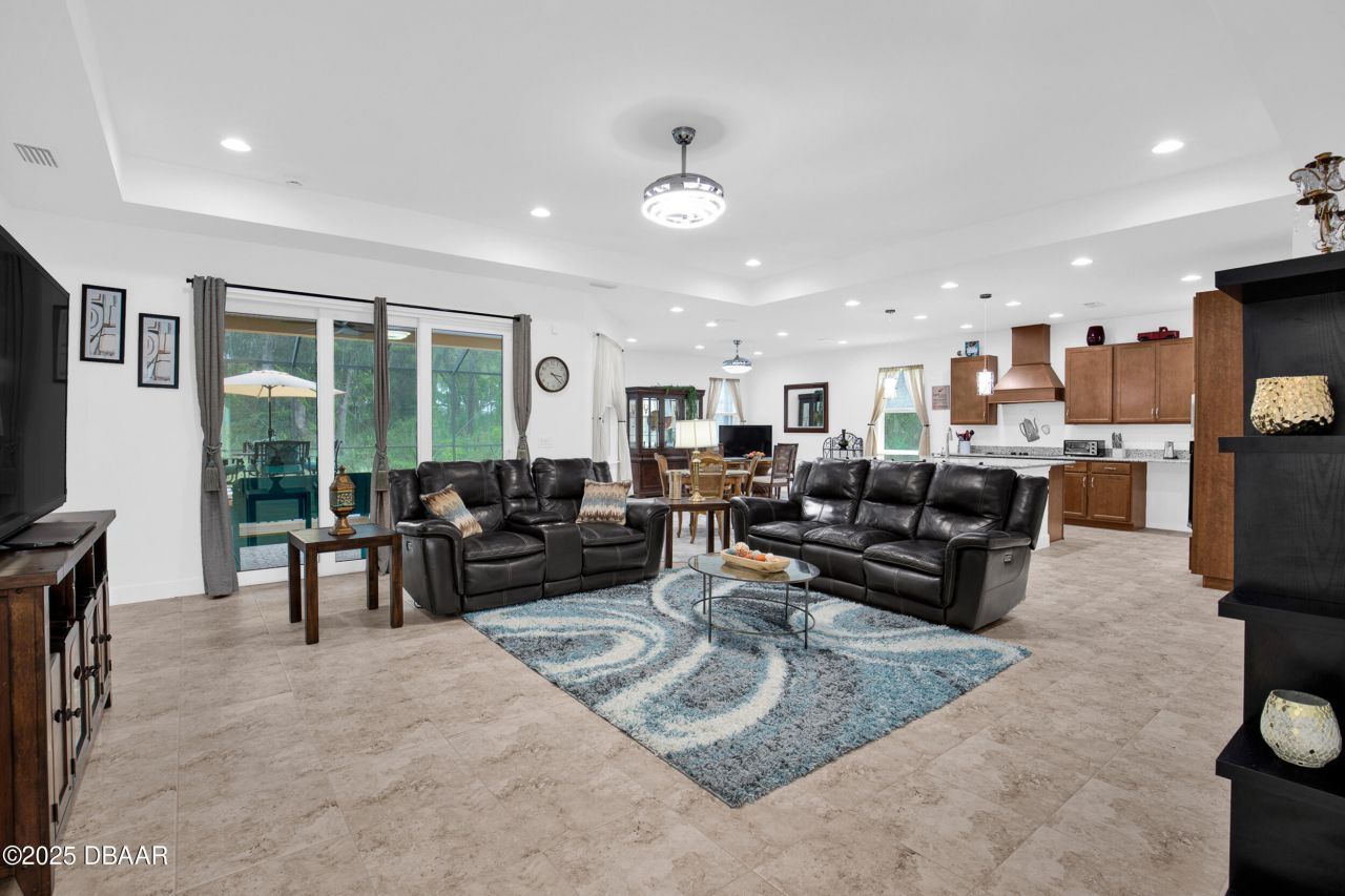 100 Hang Loose Way, Daytona Beach, FL 32124 Photo