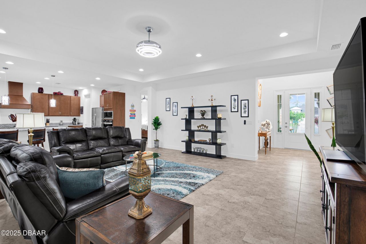 100 Hang Loose Way, Daytona Beach, FL 32124 Photo