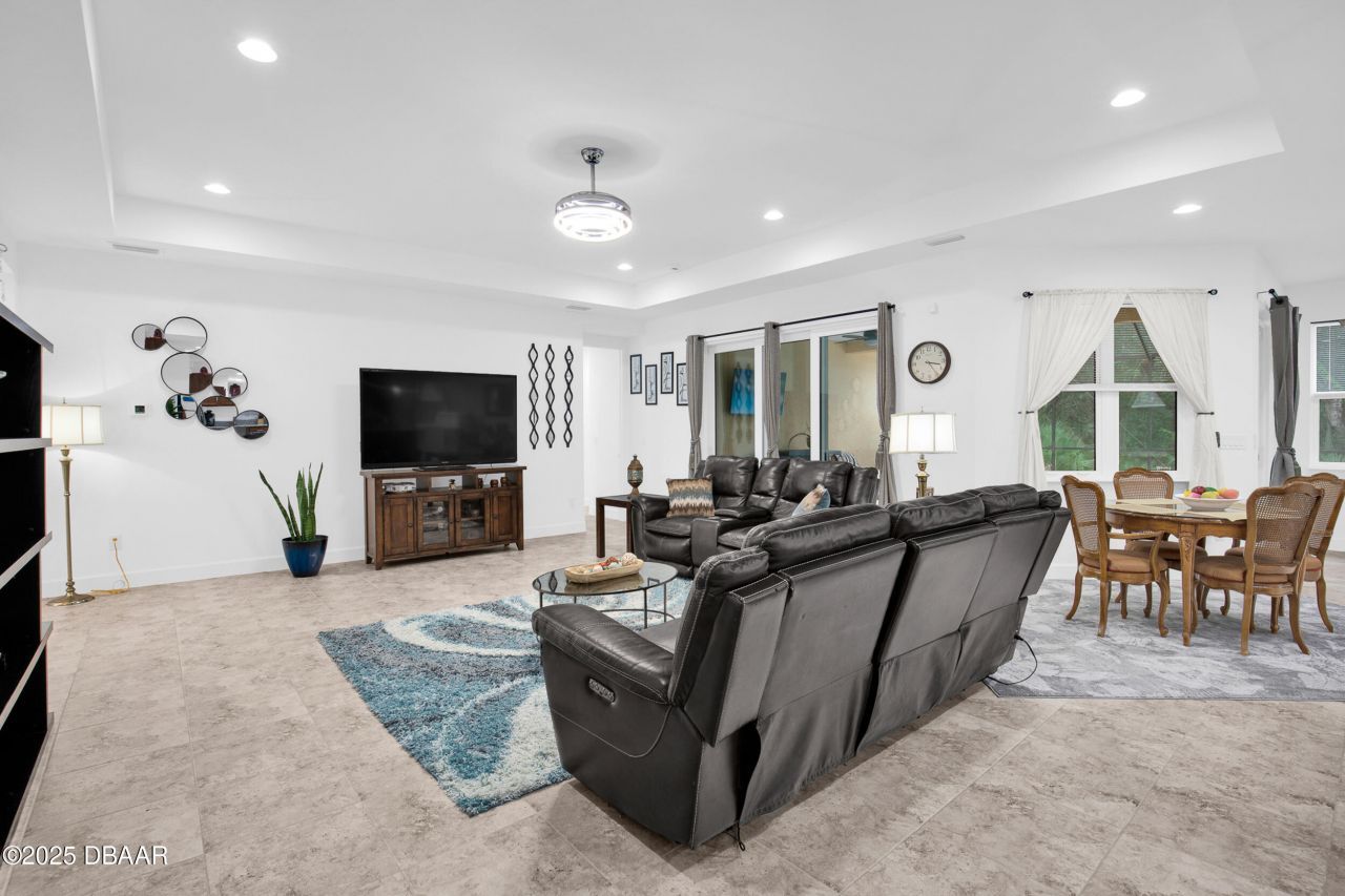 100 Hang Loose Way, Daytona Beach, FL 32124 Photo