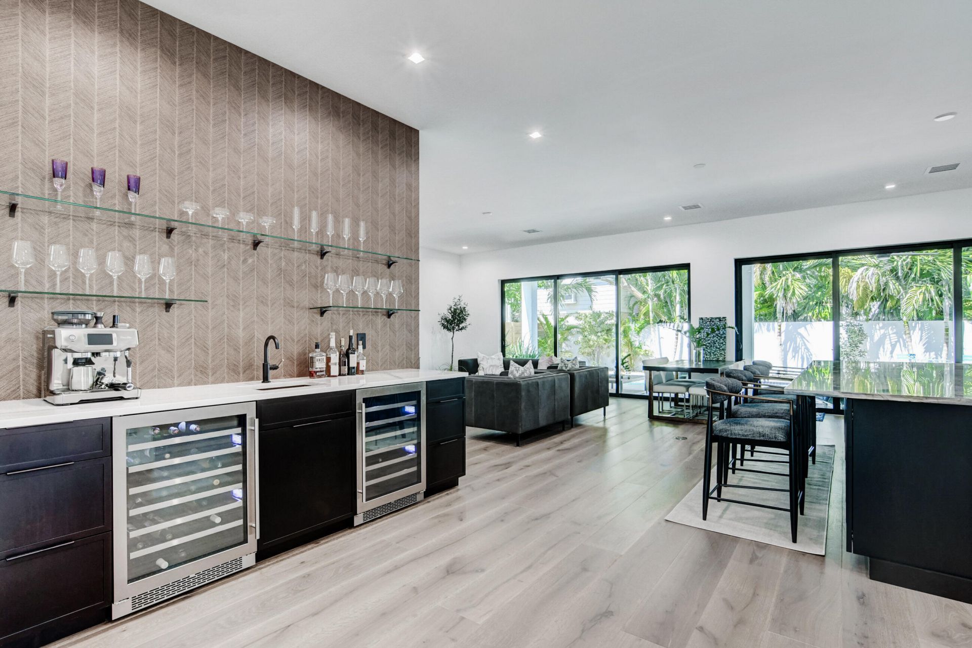 369 Orange Way, West Palm Beach, FL 33405 Photo