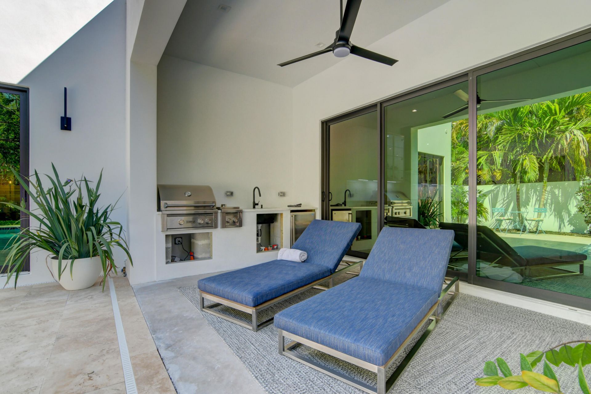 369 Orange Way, West Palm Beach, FL 33405 Photo