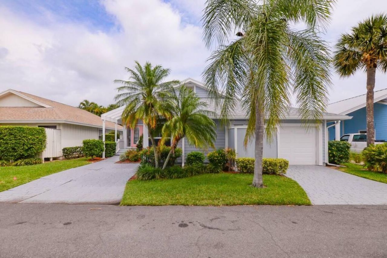 3267 NE Catamaran Terrace, Jensen Beach, FL 34957 Photo
