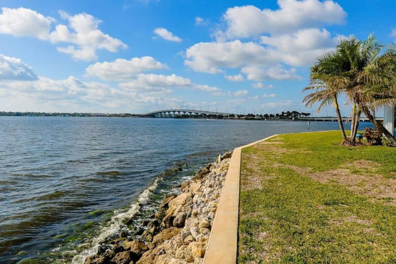 4031 NE Breakwater Drive, Jensen Beach, FL 34957 Photo