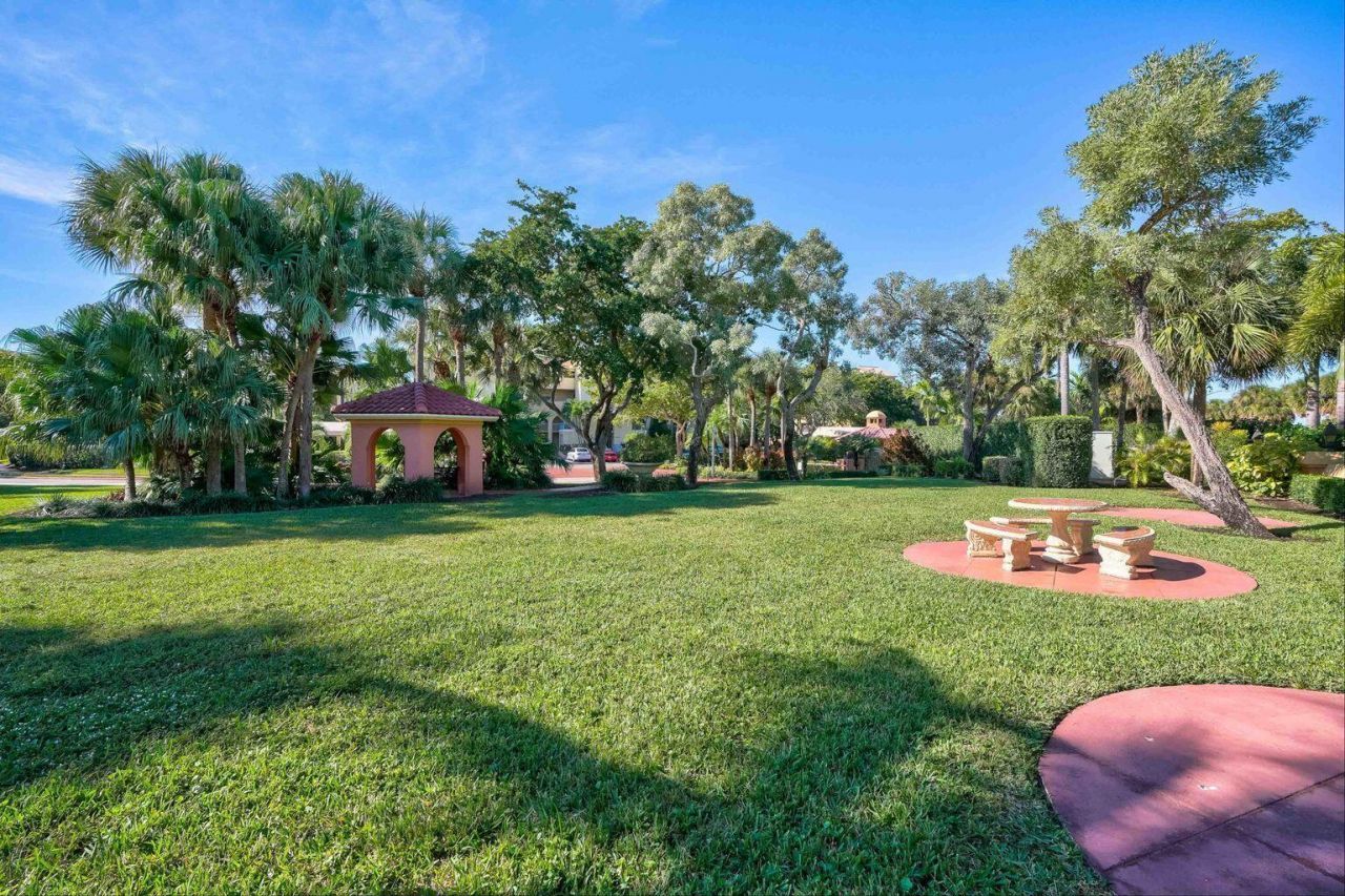 300 Uno Lago Drive, Unit 101, Juno Beach, FL 33408 Photo