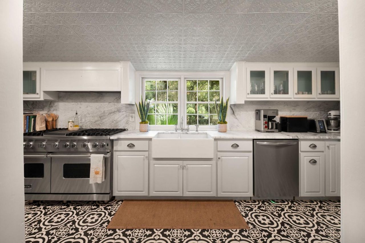 127 Oak Street Photo 14