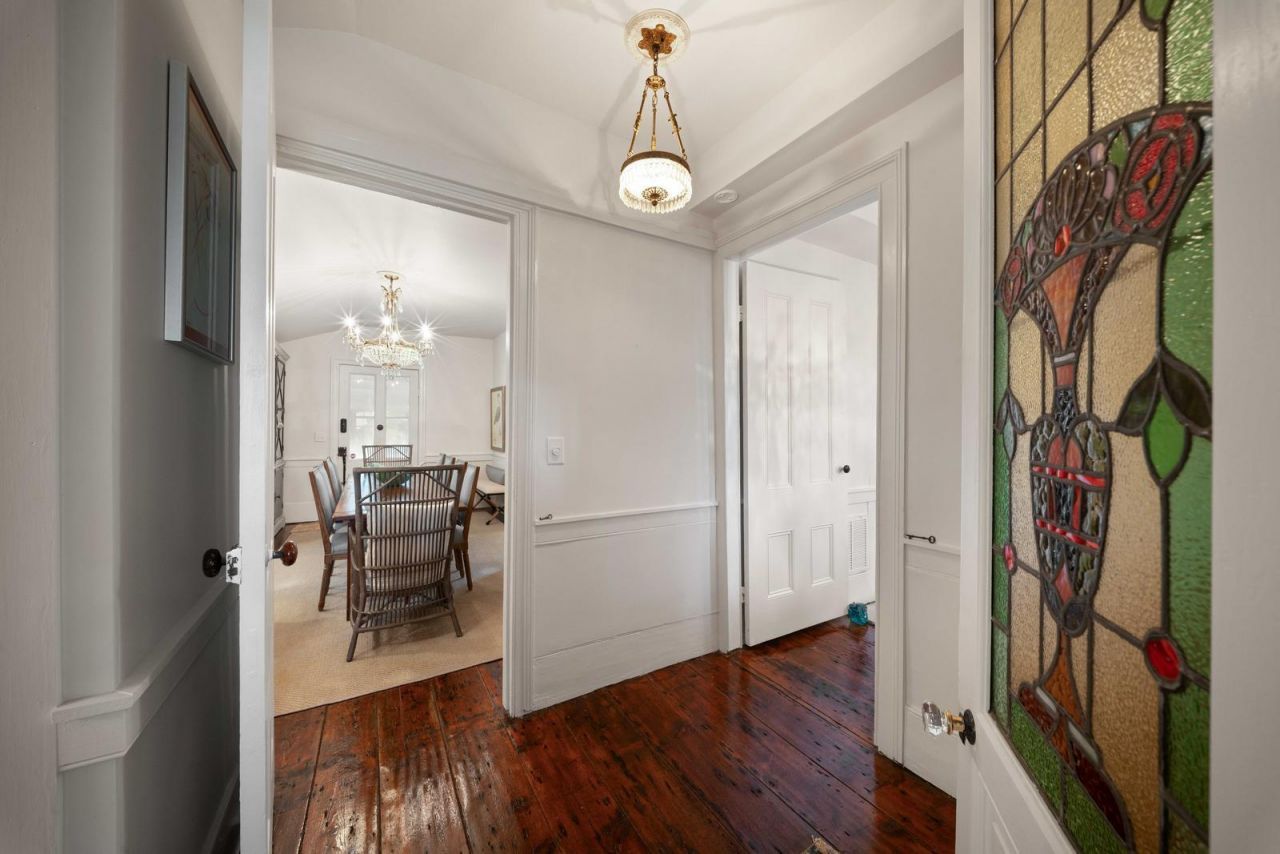 127 Oak Street Photo 16