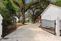 127 Oak Street photo 4