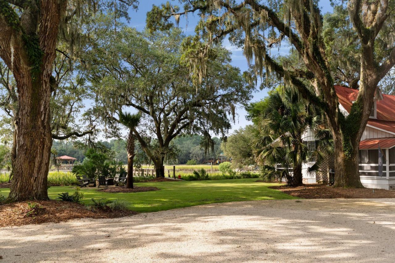 127 Oak Street Photo 35