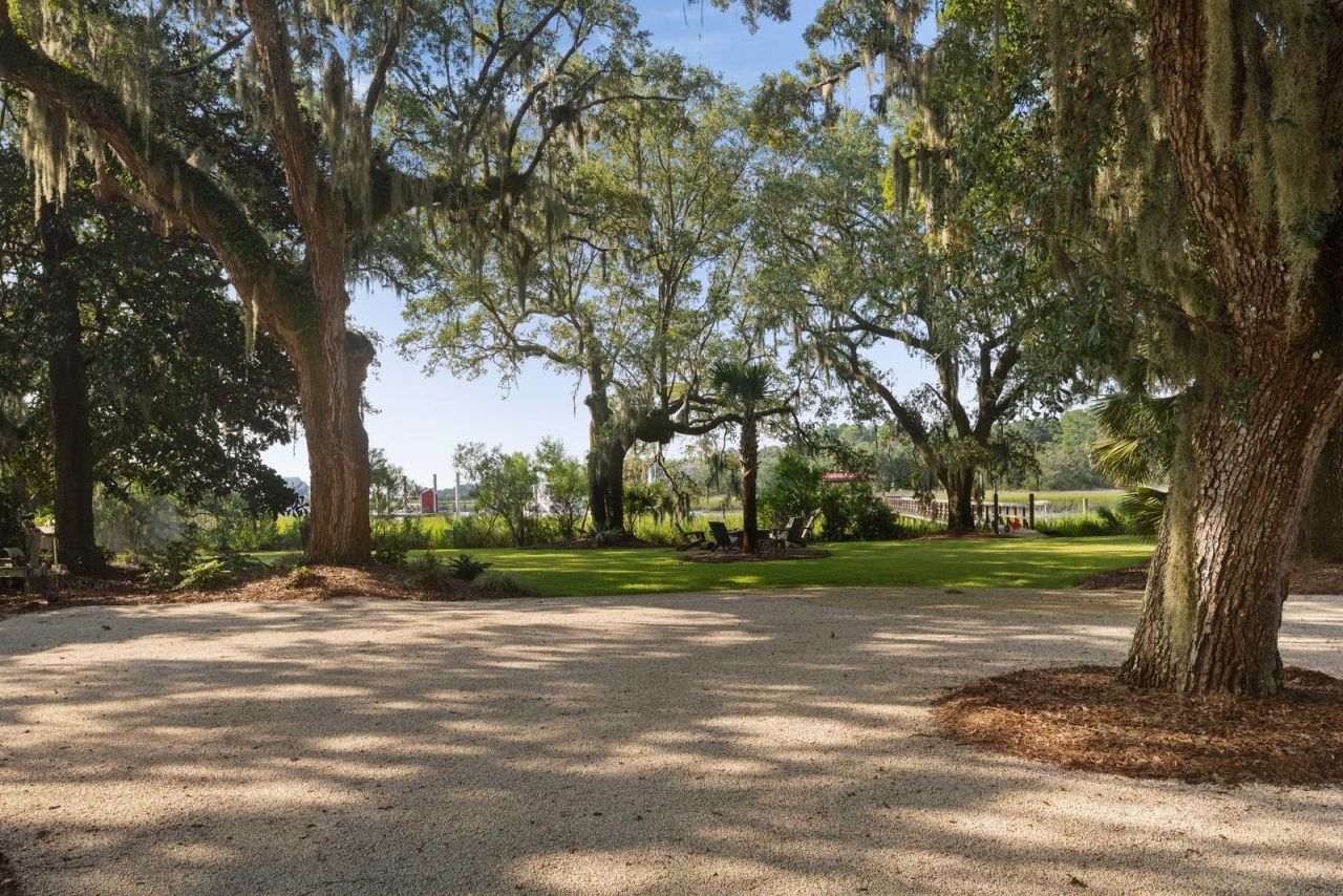 127 Oak Street Photo 36