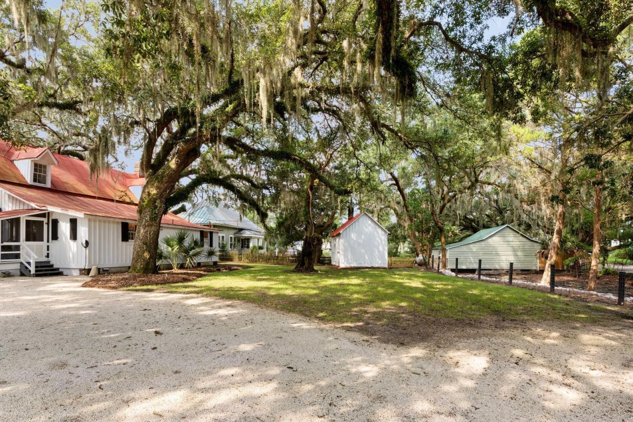 127 Oak Street Photo 38