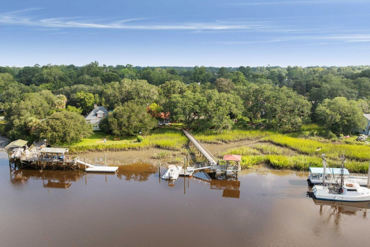 127 Oak Street Photo 41