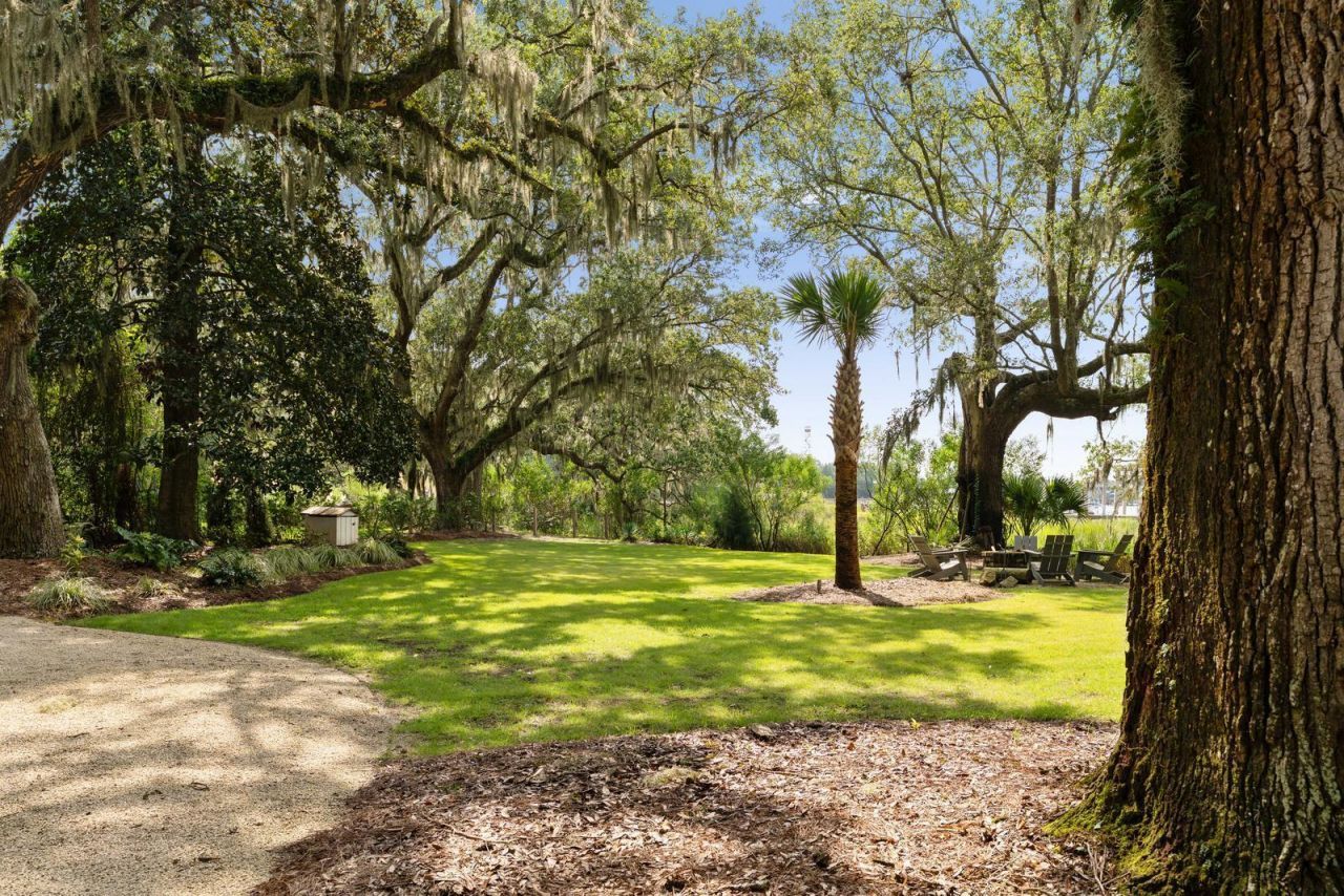 127 Oak Street Photo 7