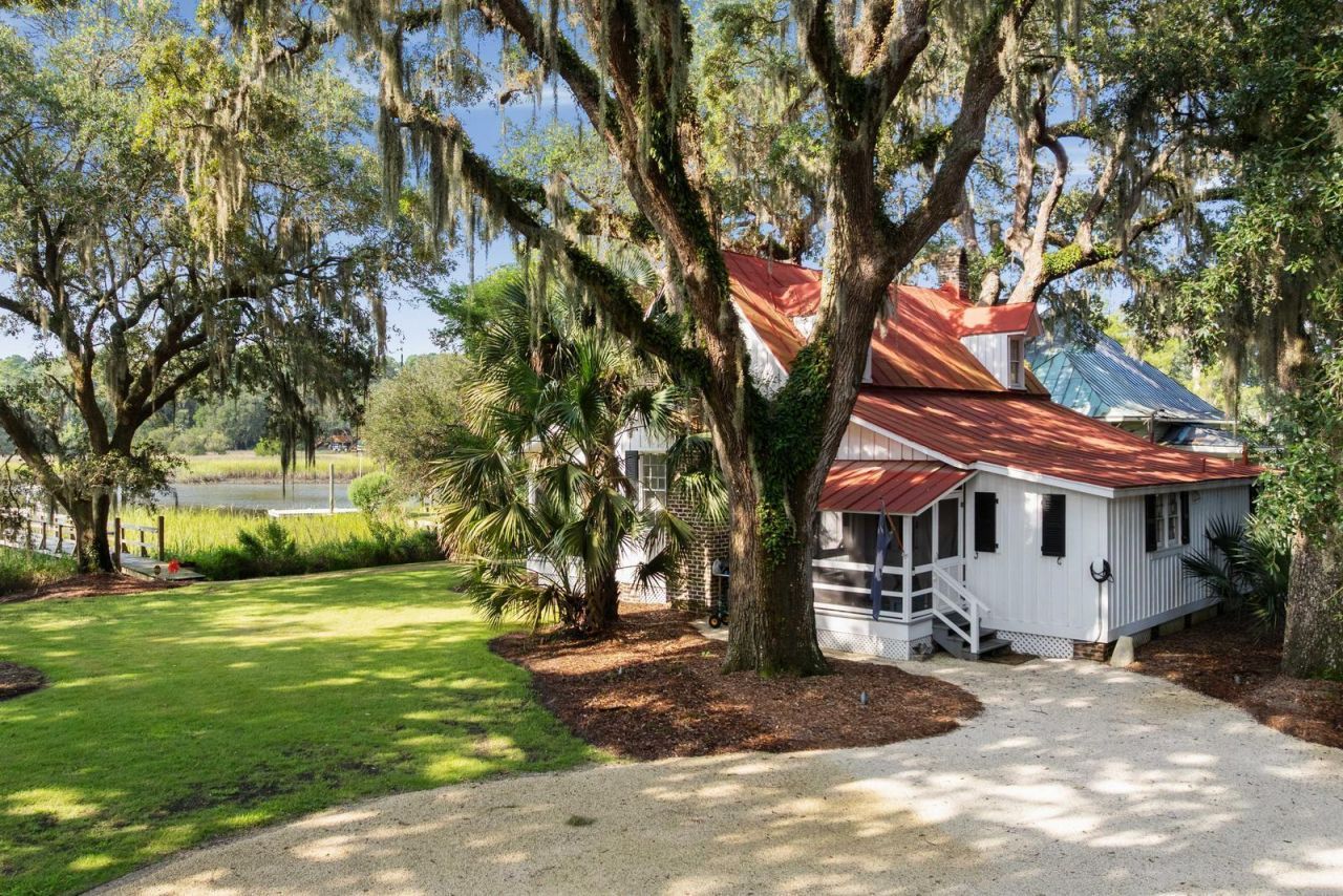 127 Oak Street Photo 8