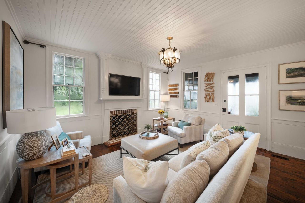 127 Oak Street Photo 9