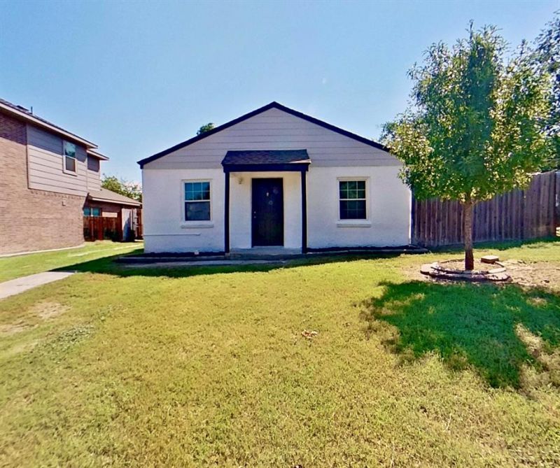 641 S Redford Lane, White Settlement, TX 76108 Main Photo