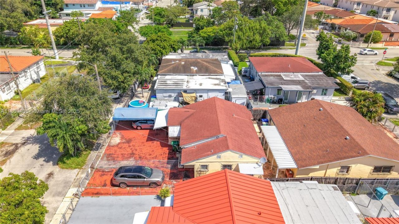 1055 NW 32nd Ct, Miami, FL 33125 Main Photo