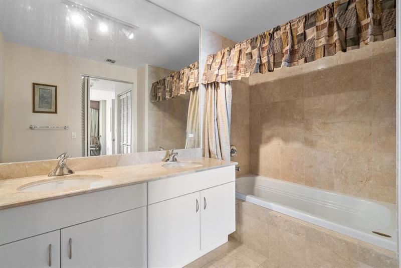 801 Brickell Key Boulevard, Unit 2903, Miami, FL 33131 Photo