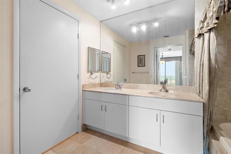 801 Brickell Key Boulevard, Unit 2903, Miami, FL 33131 Photo