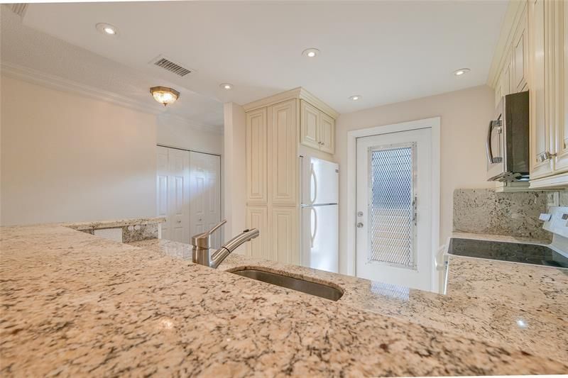 5071 W Oakland Park Boulevard, Unit 204, Lauderdale Lakes, FL 33313 Photo