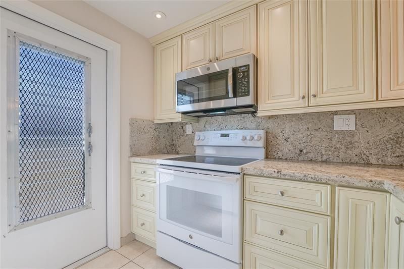 5071 W Oakland Park Boulevard, Unit 204, Lauderdale Lakes, FL 33313 Photo