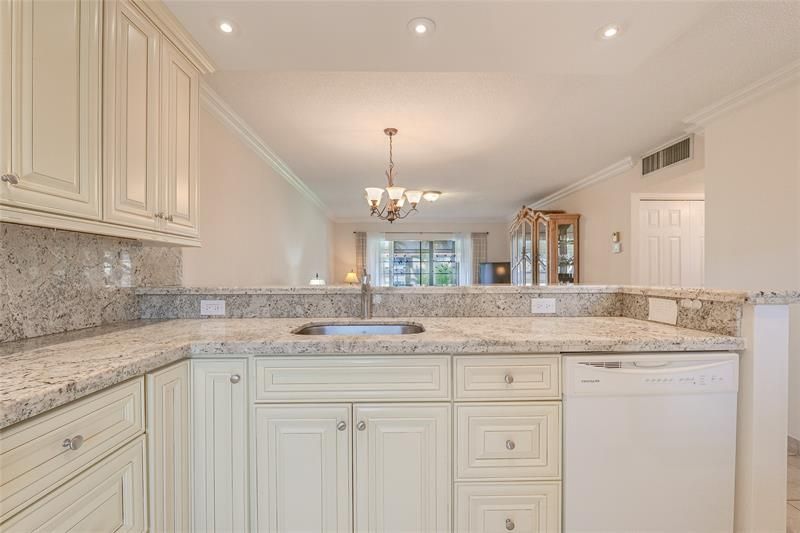 5071 W Oakland Park Boulevard, Unit 204, Lauderdale Lakes, FL 33313 Photo