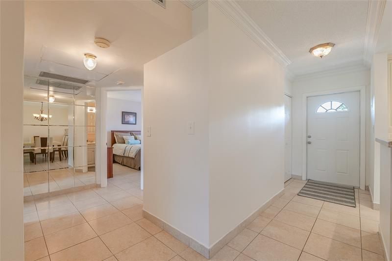 5071 W Oakland Park Boulevard, Unit 204, Lauderdale Lakes, FL 33313 Photo