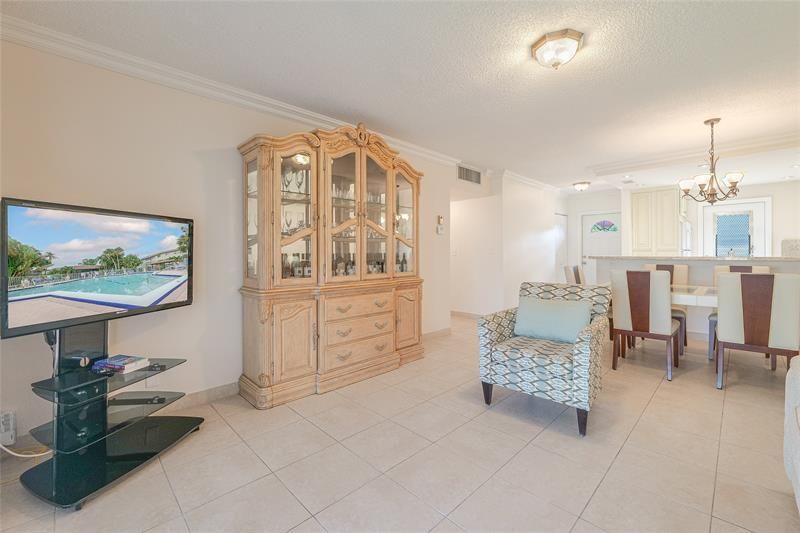 5071 W Oakland Park Boulevard, Unit 204, Lauderdale Lakes, FL 33313 Photo