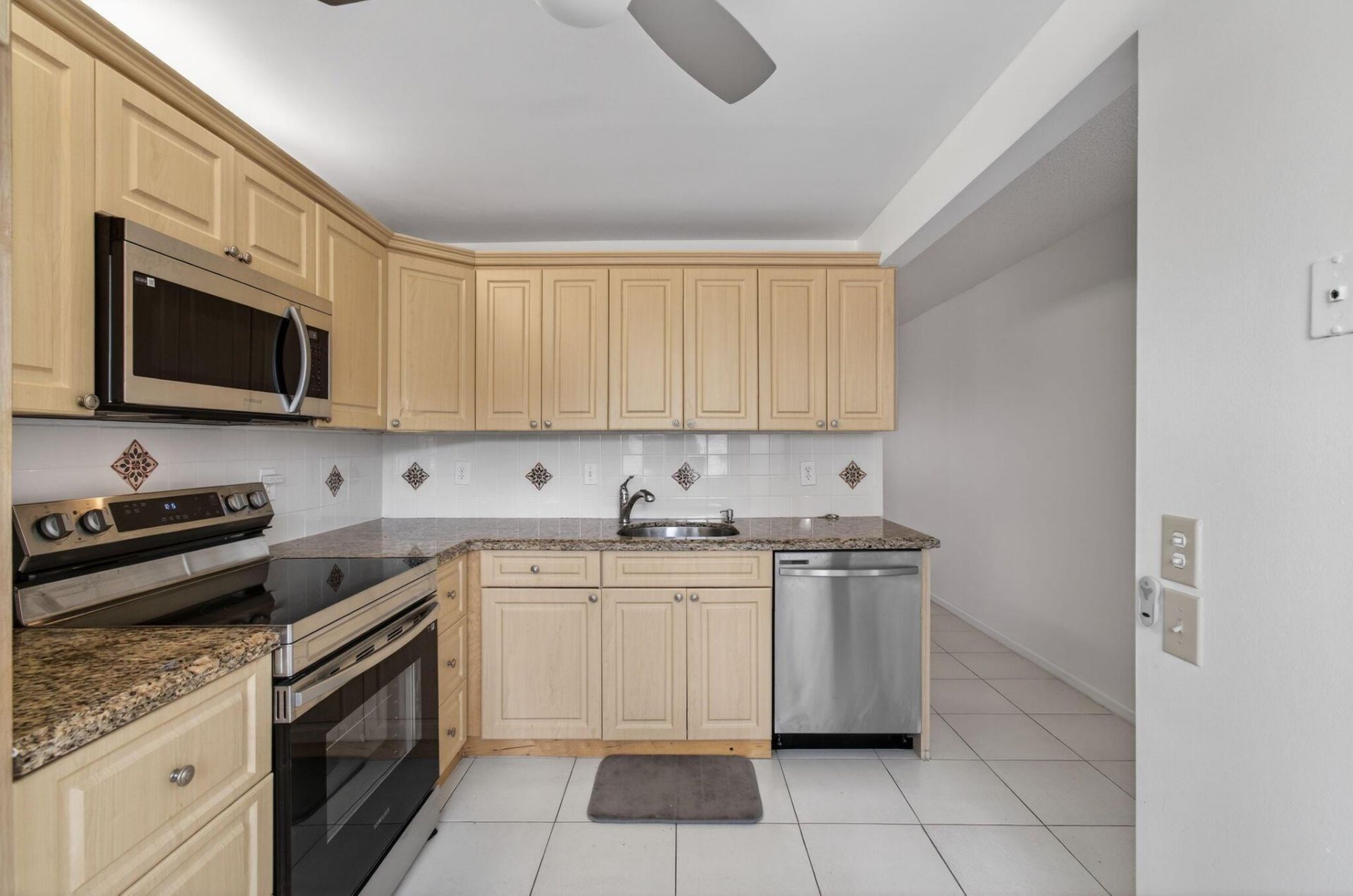 1036 Hythe B, Unit B, Boca Raton, FL 33434 Photo