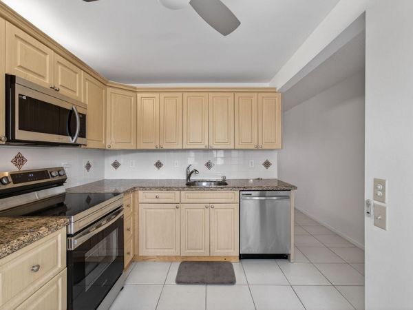 1036 Hythe B, Unit B, Boca Raton, FL 33434