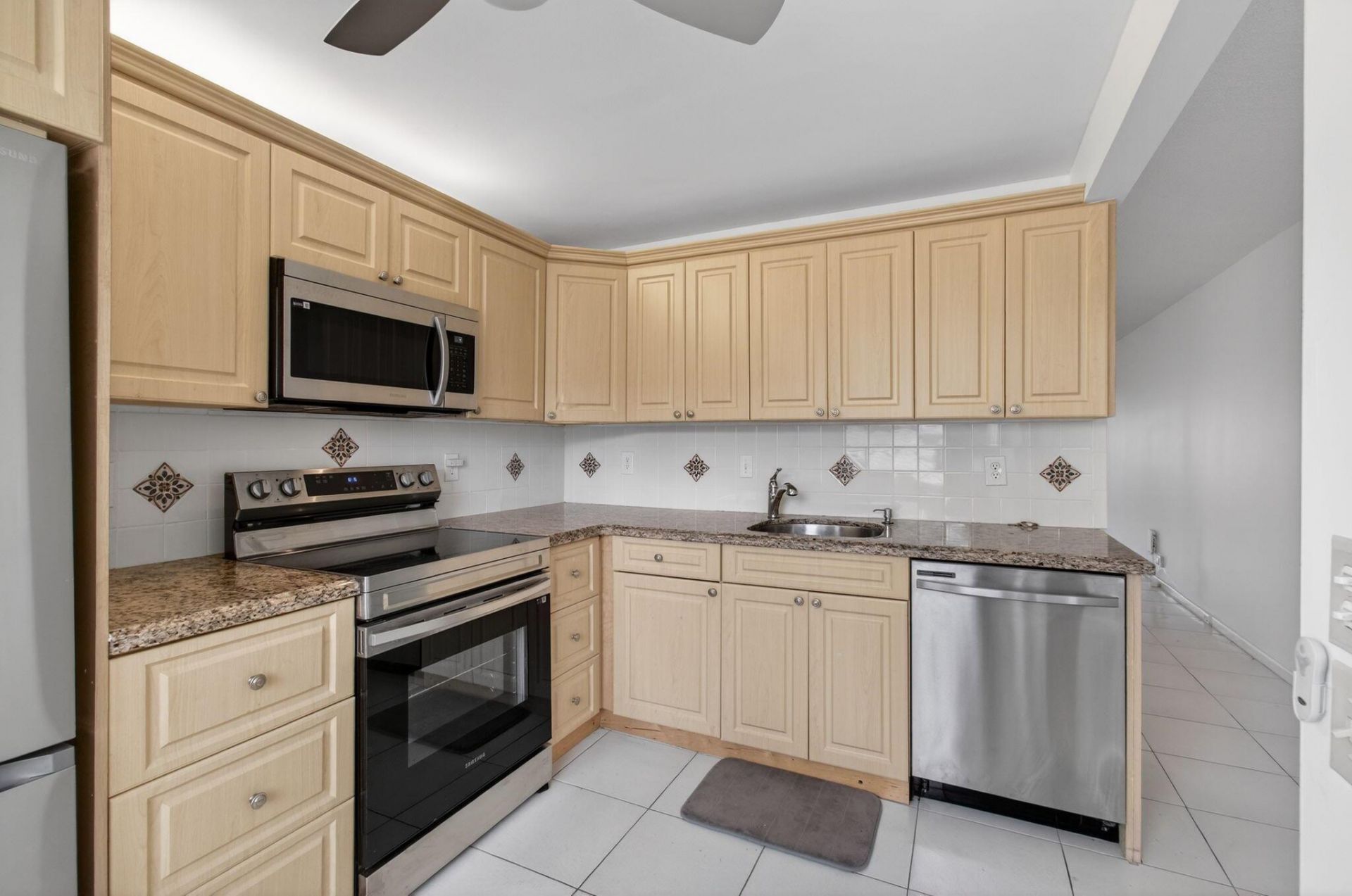 1036 Hythe B, Unit B, Boca Raton, FL 33434 Photo