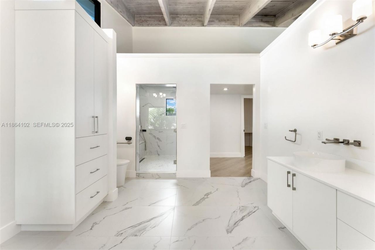 500 Palm Dr, Hallandale Beach, FL 33009 Photo