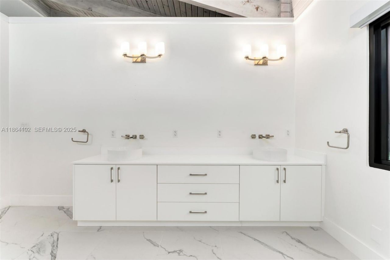 500 Palm Dr, Hallandale Beach, FL 33009 Photo