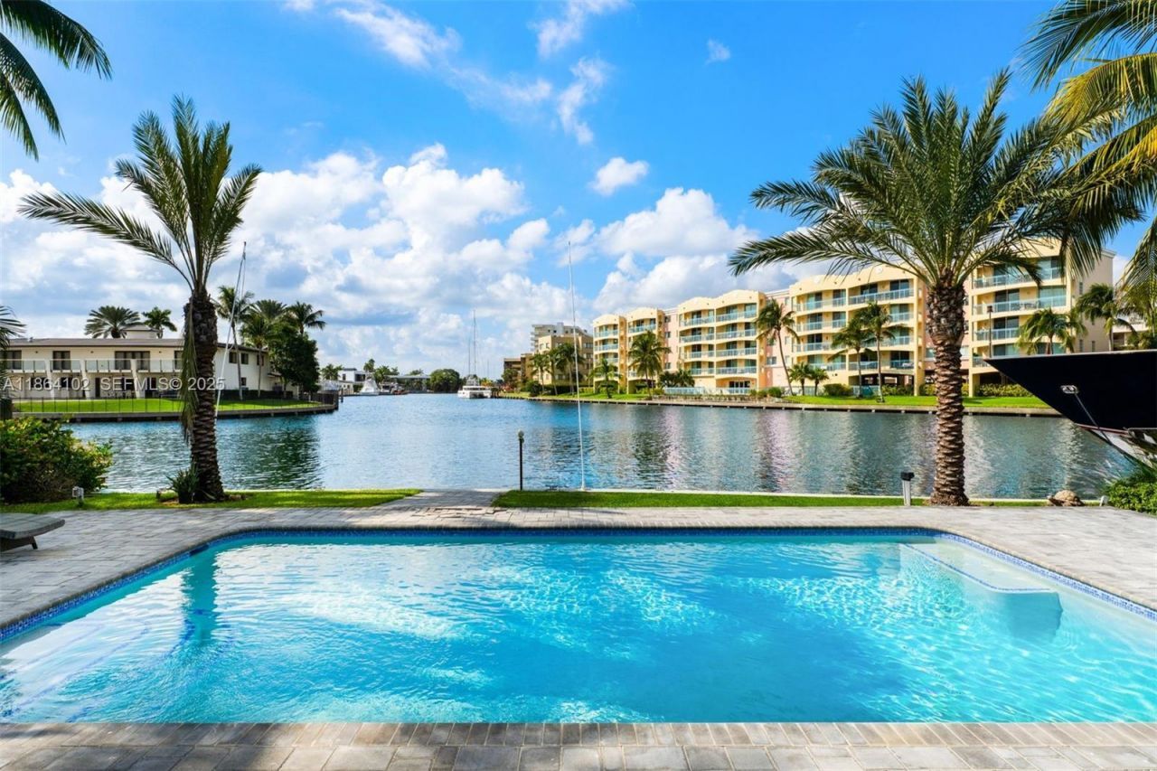 500 Palm Dr, Hallandale Beach, FL 33009 Photo