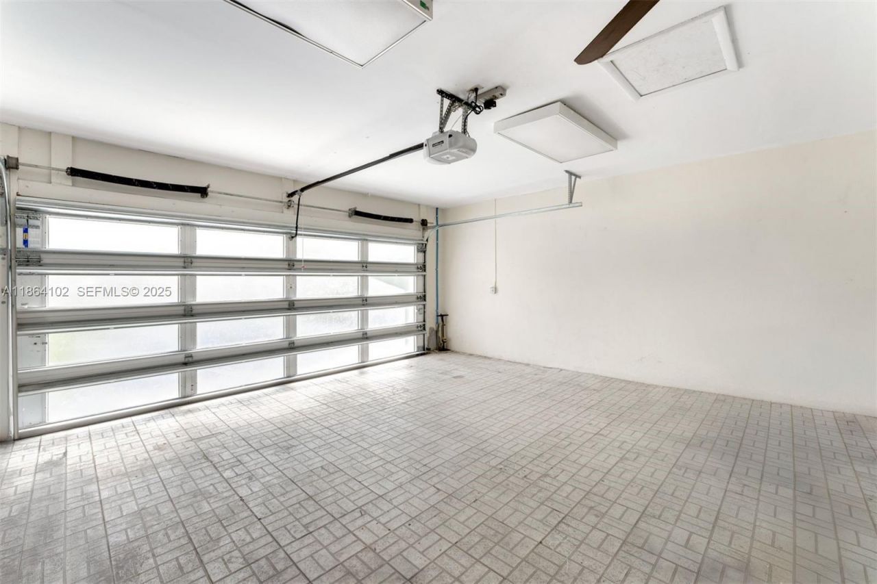 500 Palm Dr, Hallandale Beach, FL 33009 Photo