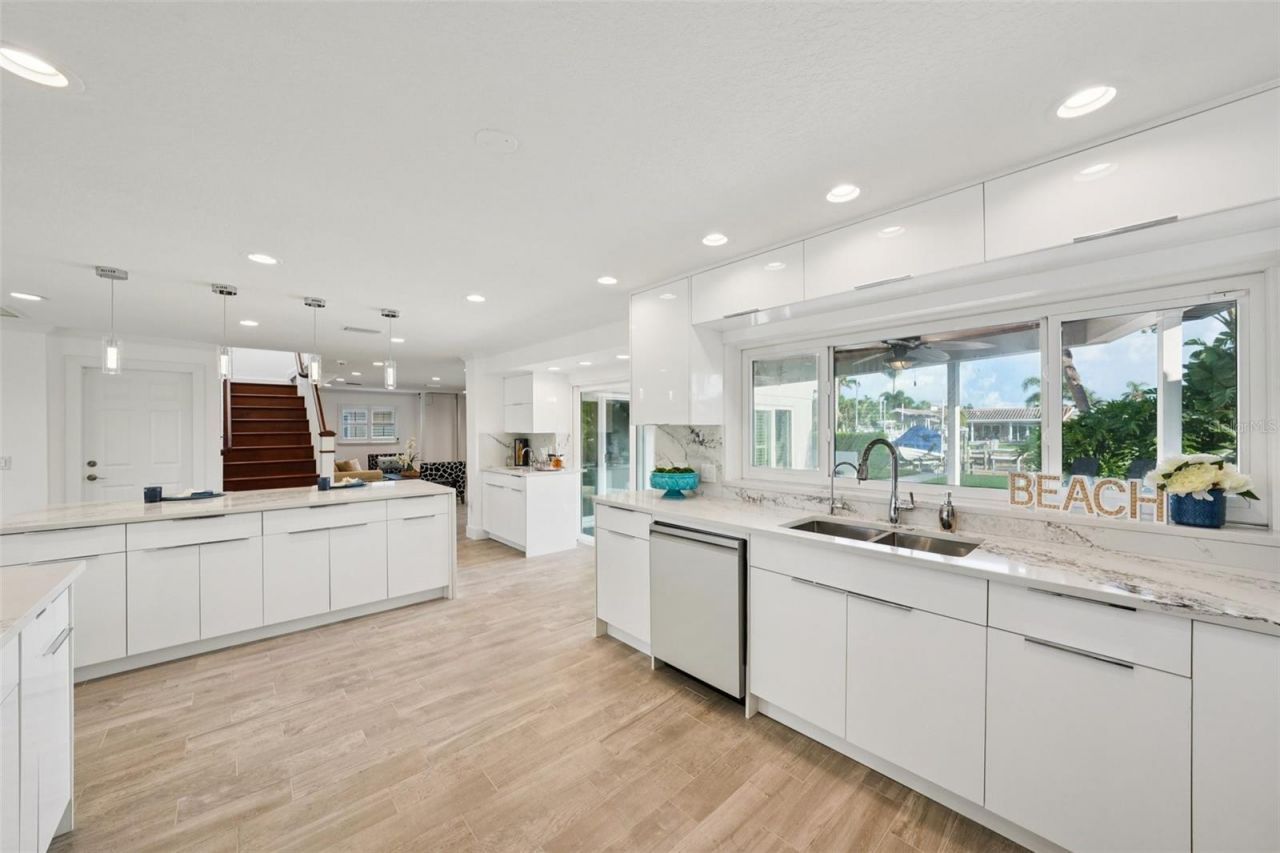 2085 Massachusetts Avenue Ne, Saint Petersburg, FL 33703 Photo