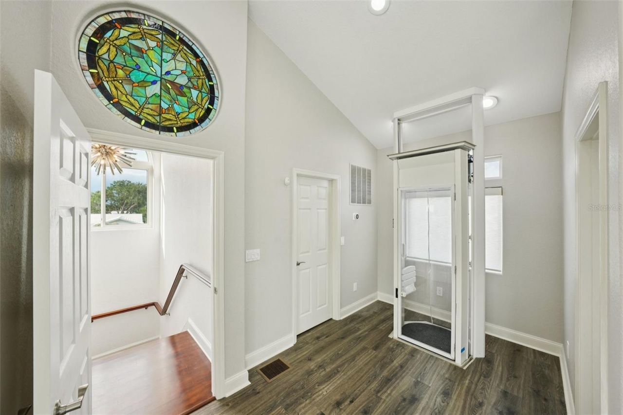 2085 Massachusetts Avenue Ne, Saint Petersburg, FL 33703 Photo