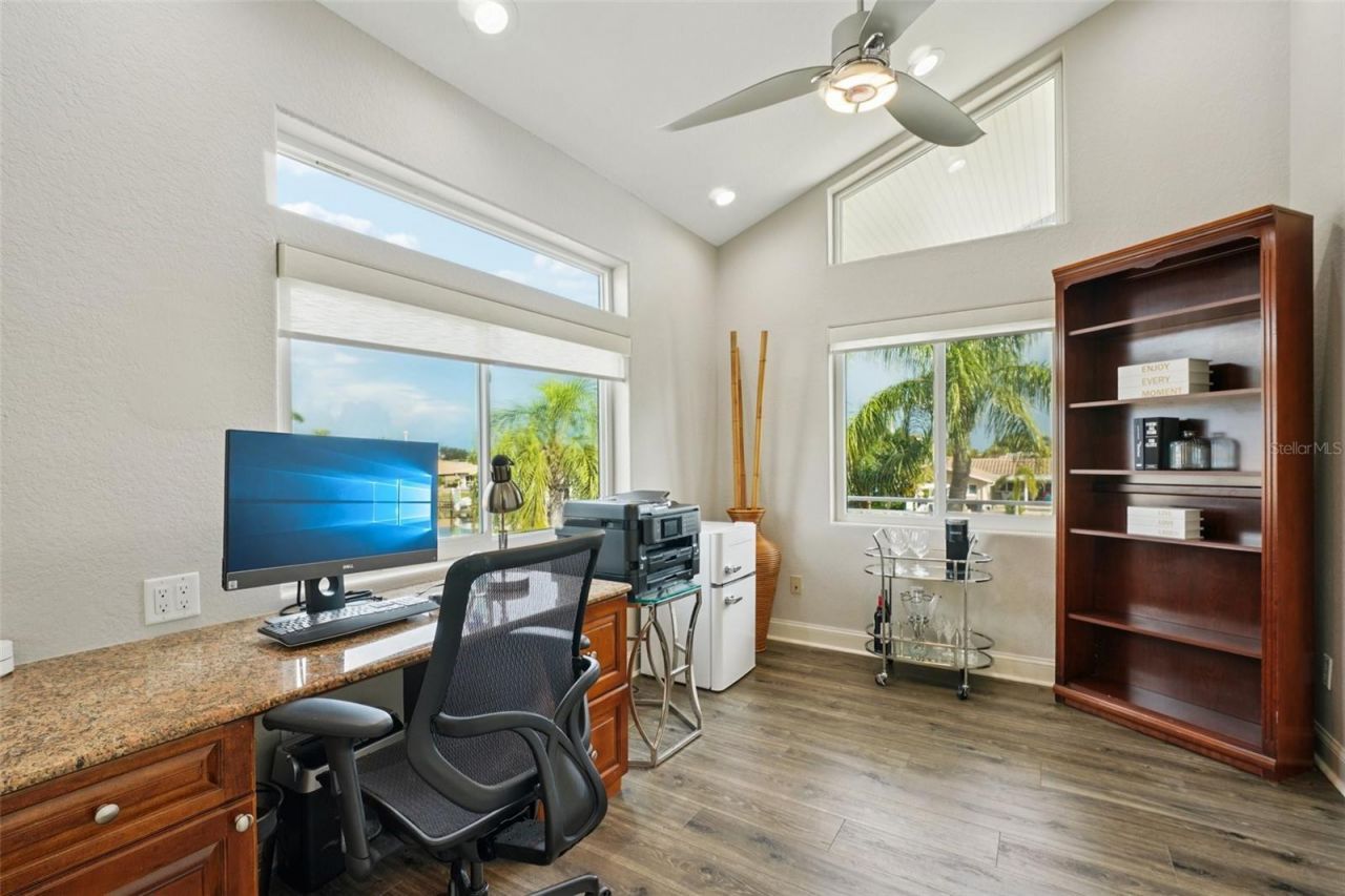 2085 Massachusetts Avenue Ne, Saint Petersburg, FL 33703 Photo