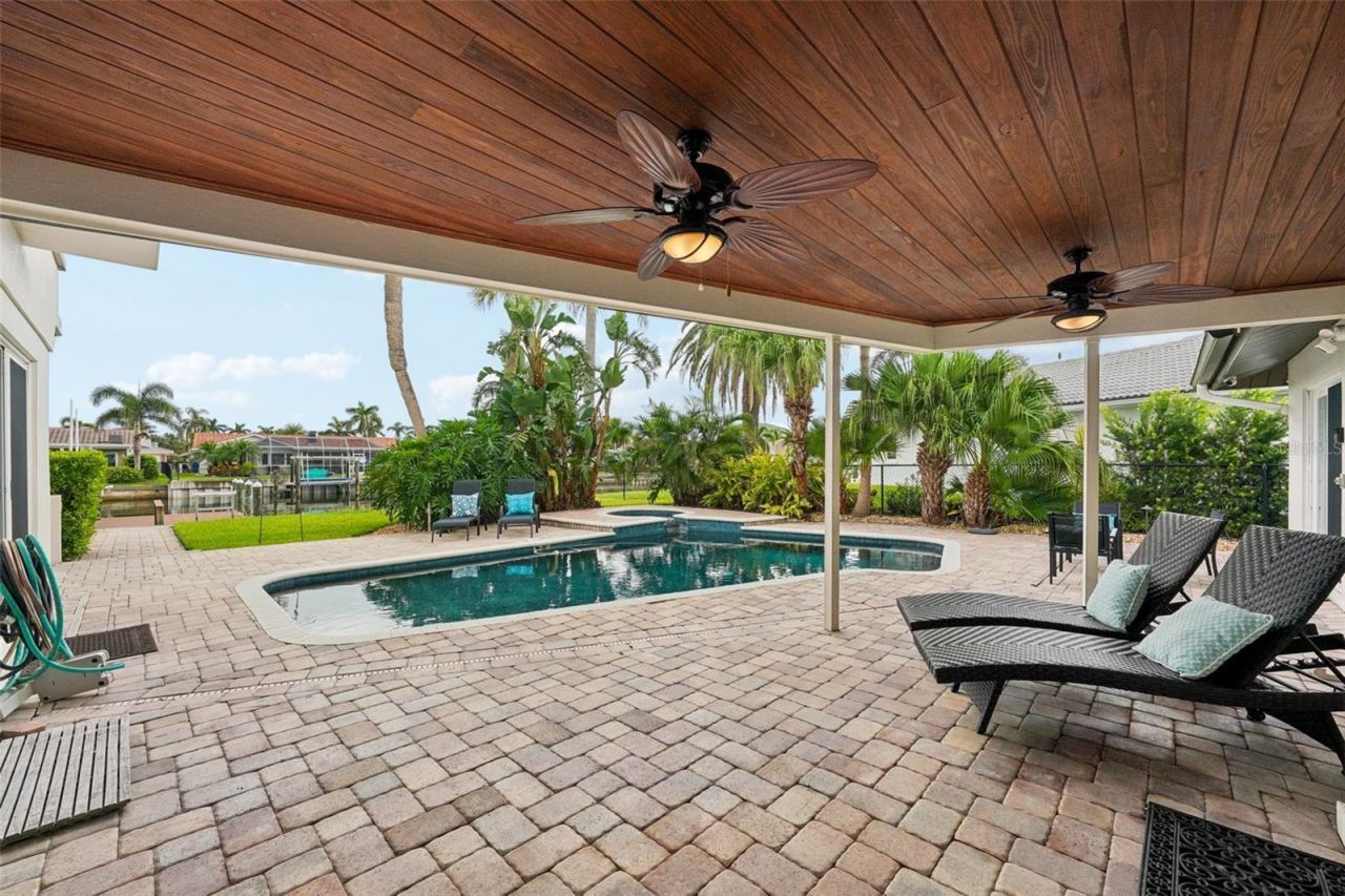 2085 Massachusetts Avenue Ne, Saint Petersburg, FL 33703 Photo