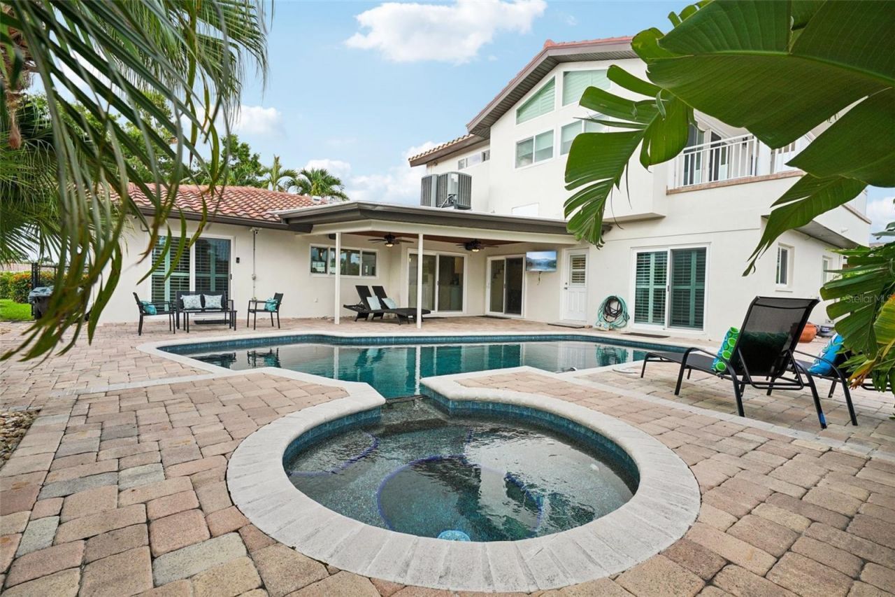 2085 Massachusetts Avenue Ne, Saint Petersburg, FL 33703 Photo